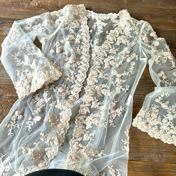 Bridal long  trained long sleeved over jacket with floral beading & bustles M/L - Picture 3 of 16